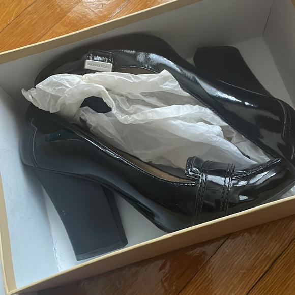 EUC Michael Kors Lattington Pump (black patent finish) - original box - Picture 3 of 12